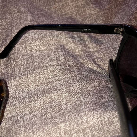 ☀️2 pairs Sunglass!Jessica Simpson(blk)&Expresss - Picture 3 of 5